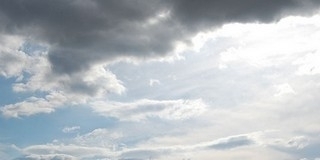 Harminc fokos meleggel indul a nyár, de nem maradnak el a záporok sem a héten