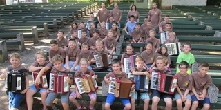 Muzsikálni tanították a mohácsi gyerekeket a harmonikatáborban, sztárvendég is fellépett