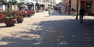 Héfőtől ismét tilos a bringázás a sétálóutcában