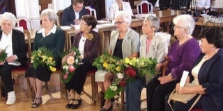 Nagyapáink is tőlük tanultak: díszdiplomás pedagógusokat köszöntöttek a városházán