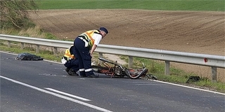 Halálos baleset Mohács határában: elesett a segédmotorral, a rendőrök holtan találták meg
