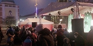 Karaván a Széchenyi téren: a Mikulás és segédei mellett Freddie is megérkezett