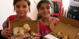 Cipősdoboz-ajándékokat csomagolhatunk a könyvtárban Cipősdoboz-ajándékokat csomagolhatunk a könyvtárban
