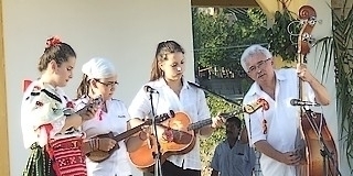 A tamburásokkal várhatjuk a karácsonyt a moziban