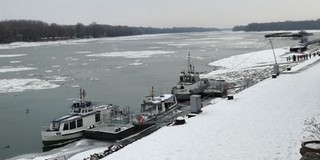 Ismét leállították a kishajójáratokat a jégzajlás miatt