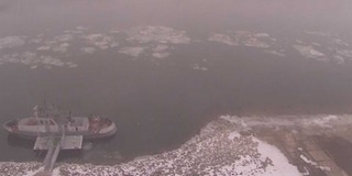 Enyhül a jégzajlás, menetrend szerint jár a komp Mohácsnál