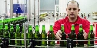 A borász Tiffán Zsolt is kiakadt a Csíki Sör betiltása miatt, épp ezért hármat is vett