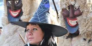 Csúf nyanyák jöhetnek a busójárásra, az amerikai boszik inkább várjanak Halloweenig Csúf nyanyák jöhetnek a busójárásra, az amerikai boszik inkább várjanak Halloweenig