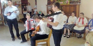 Az időseknek adtak műsort a Schneider iskola növendékei