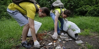 Megtisztítják a Bég-patak partját a sok szeméttől Megtisztítják a Bég-patak partját a sok szeméttől