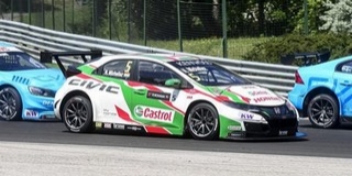 Michelisz Norbert negyedikként ért célba vasárnap a Hungaroringen a fő futamon Michelisz Norbert negyedikként ért célba vasárnap a Hungaroringen a fő futamon
