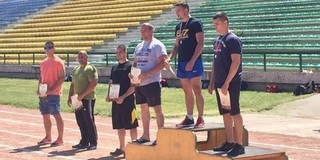 Remekeltek a mohácsi tűzoltók a sportnapon, Bende János Bence első lett súlylökésben