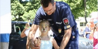 Mohácson gyermeknapoztak a rendőrök: hagyományteremtő alkalomnak szánták