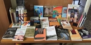 Krajcsi Tiborné gyűjteményét mutatják be a könyvtárban