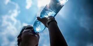 Jön a kánikula és vele az erős UV-B sugárzás, csak óvatosan a napozással