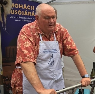 Jó hal, paprika, hagyma és só kell a halászléhez, vallja a hírneves halfőző, Barics Zsolt