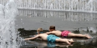 Tartós hőséggel, negyven fok körüli meleggel kezdődik az augusztus