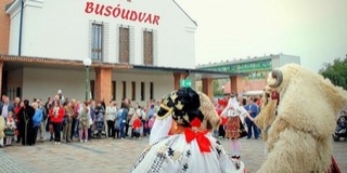 Aláírták a szerződést, fejlesztik a busójárás színtereit, megújul a Deák tér