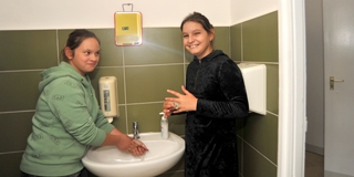 Ez a mosdó a világ bármelyik iskolájában megállná a helyét! Ez a mosdó a világ bármelyik iskolájában megállná a helyét!