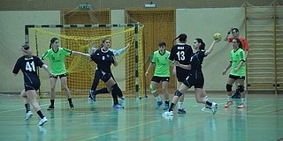 Csak a szokásos: megint az akadémisták jönnek szembe a mohácsi lányokkal a kupában