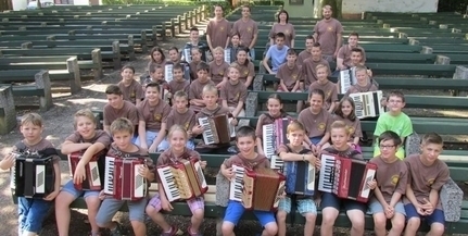 Pécsett koncerteznek a mohácsi harmonikatábor résztvevői Pécsett koncerteznek a mohácsi harmonikatábor résztvevői