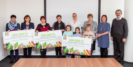 Vitaminszobor: a mohácsi Meixner Ildikó Gyógypedagógai Intézmény hozta el a pályázat fődíját Vitaminszobor: a mohácsi Meixner Ildikó Gyógypedagógai Intézmény hozta el a pályázat fődíját