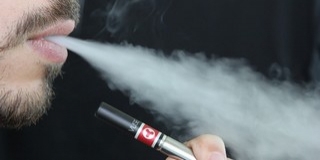 A napi e-cigarettázás növeli a szívroham kockázatát