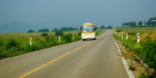 Árokba borult egy autóbusz, 25-en megsérültek