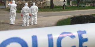 Brutális: saját szüleit ölte meg élettársával egy nő