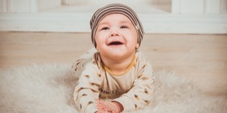 Ingyenes tájékoztatóval segítik a szülőket