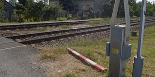 Letörte a sorompót egy teherautó vezetője, majd mintha mi sem történt volna, elhajtott