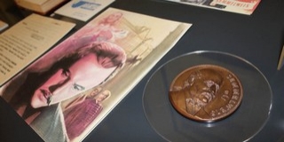 Kiállítással tisztelegnek az Anyák Megmentője előtt