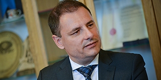 Tuzson Bence: az állam feladata, hogy a polgárokat szolgálja - Béremelés jöhet a közigazgatásban is