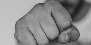 Felfüggesztett börtönre ítélték az egyetemi napokon verekedő biztonsági őrt