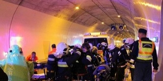 Veszélyes anyag szivárgott az M6-os alagútban, űrruhában mentettek a tűzoltók