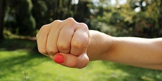 Nők bunyóztak az utcán, a helyszínre hívott rendőröknek kellett közbeavatkozni