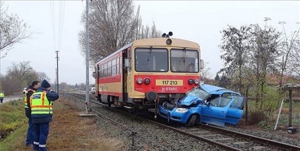 Vonattal ütközött egy autó, meghalt a sofőr