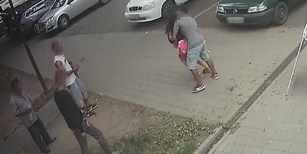 Megpróbálta elrabolni Pécsről volt barátnőjét egy férfi, jöttek a rokonok is - Videó! Megpróbálta elrabolni Pécsről volt barátnőjét egy férfi, jöttek a rokonok is - Videó!