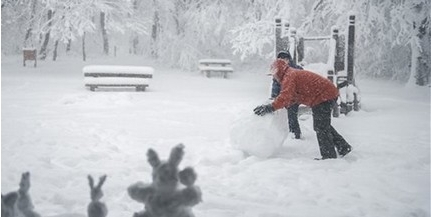 Elő a szánkókkal: húszcentis hó boríthatja Baranyát a hétvégén, hófúvás is lehet