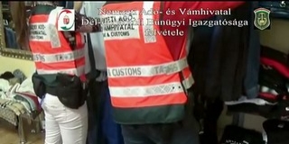 Hamis luxuscikkeket árusító, álcázott üzletben vásároltak be a navosok Baranyában - Videó! Hamis luxuscikkeket árusító, álcázott üzletben vásároltak be a navosok Baranyában - Videó!