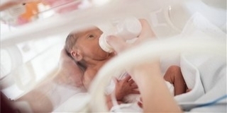 Éjfél után azonnal világra jött az ország első babája