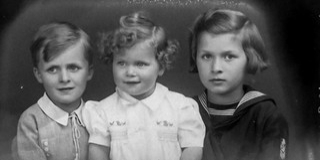 Több ezer, a két világháború között készült fényképnegatív került elő egy pécsi padlásról