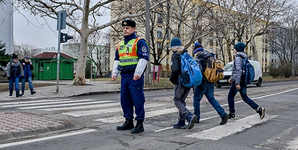 A sulikban is szolgálnak és védenek: 71 iskolarendőr segíti a diákokat Baranya megyében A sulikban is szolgálnak és védenek: 71 iskolarendőr segíti a diákokat Baranya megyében