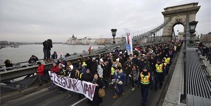 Összefogásra szólítottak a szónokok a budapesti tüntetésen
