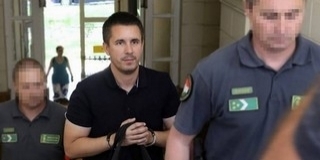 Vádat emeltek Czeglédy Csaba és húsz társa ellen