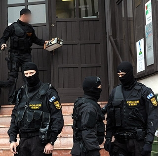 Elvette az őr fegyverét, túszt ejtett, majd megszökött egy fogoly a bíróságról - Lelőtték Elvette az őr fegyverét, túszt ejtett, majd megszökött egy fogoly a bíróságról - Lelőtték