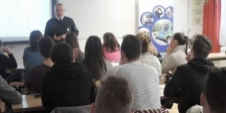 Pécsi és mohácsi gimnáziumban toboroznak a rendőrök