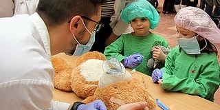 Minden plüssállatot meggyógyítanak a Teddy Maci Kórház családi napján
