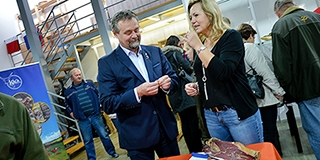 Több mint negyven termék közül választották ki a legjobbakat a Szentlőrinci Sonkaversenyen Több mint negyven termék közül választották ki a legjobbakat a Szentlőrinci Sonkaversenyen