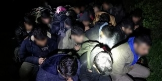 Átadták a horvátoknak a Baranyában elfogott migránsokat Átadták a horvátoknak a Baranyában elfogott migránsokat